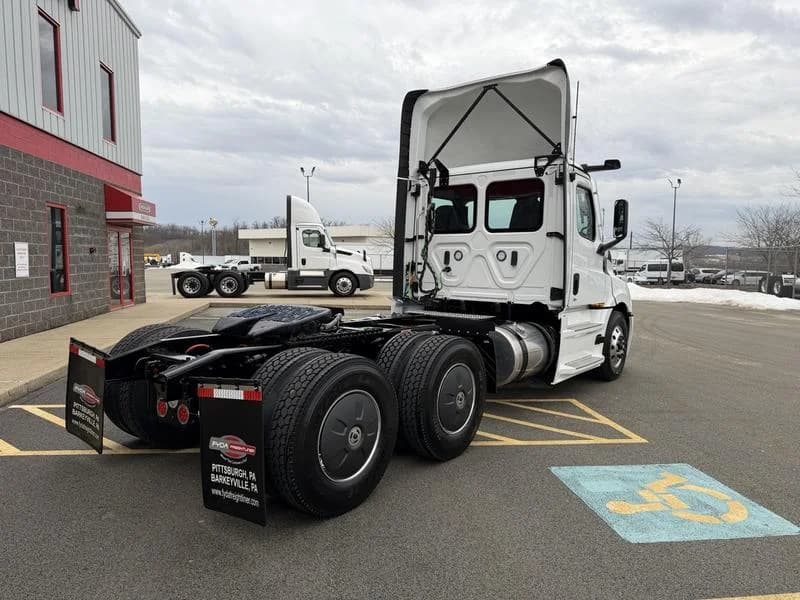 2026 Freightliner Cascadia in Pittsburgh, PA — photo 4