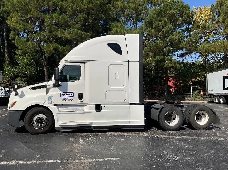 2021 Freightliner Cascadia in Greensboro, NC — photo 4