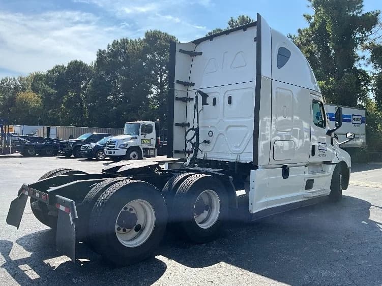 2021 Freightliner Cascadia in Greensboro, NC — photo 7