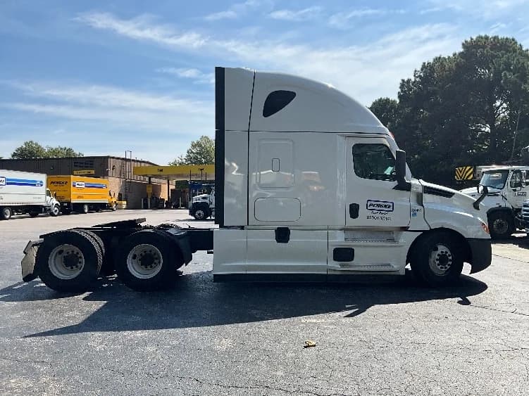 2021 Freightliner Cascadia in Greensboro, NC — photo 8