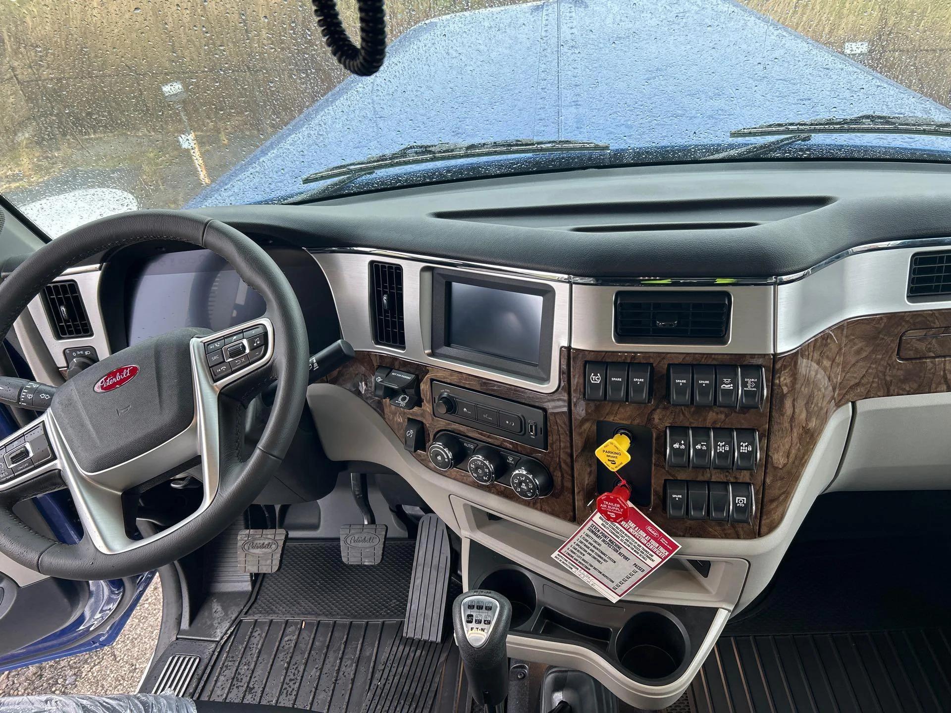 2027 Peterbilt 589 in Youngstown, OH — photo 7