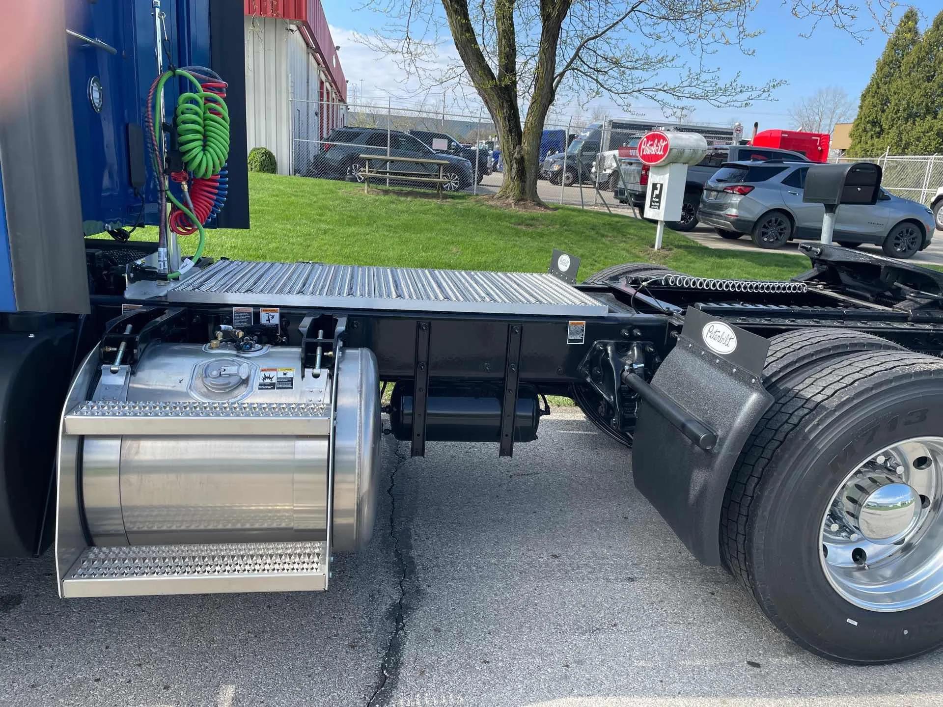 2027 Peterbilt 579 in Columbus, OH — photo 10