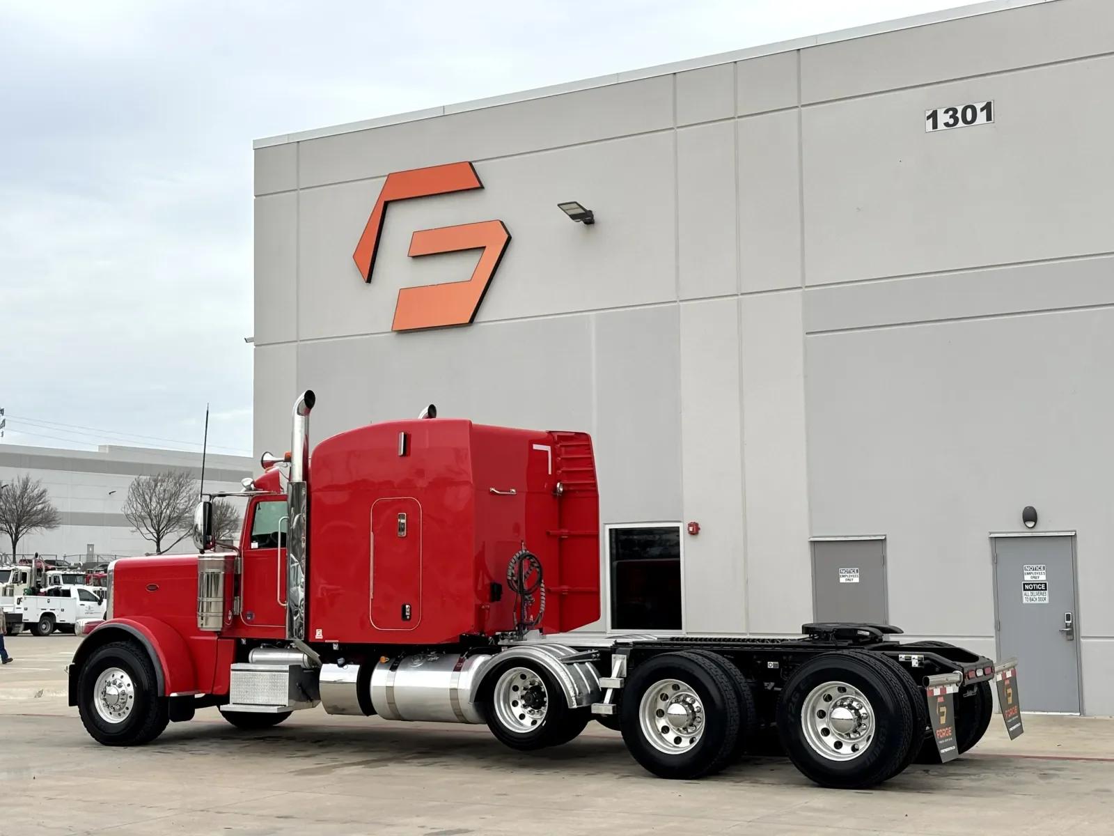 2024 Peterbilt 389 in Hutchins, TX — photo 6