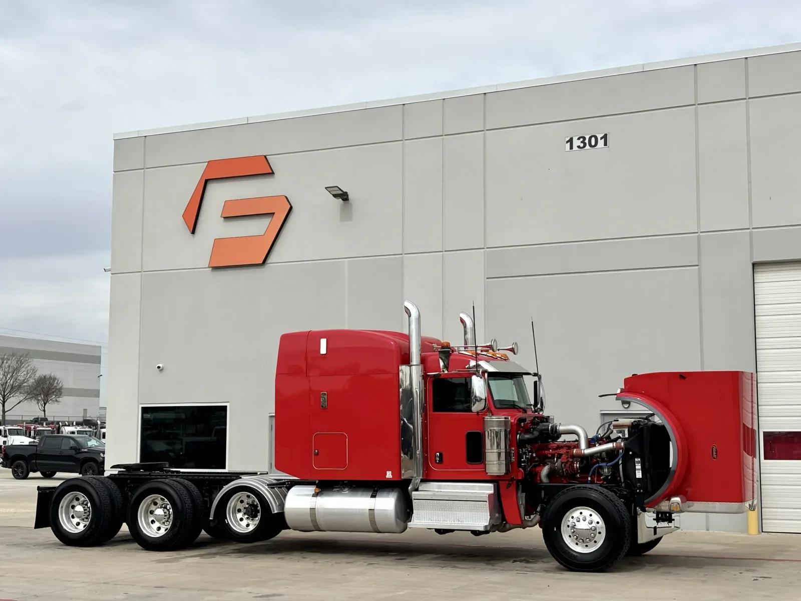 2024 Peterbilt 389 in Hutchins, TX — photo 9