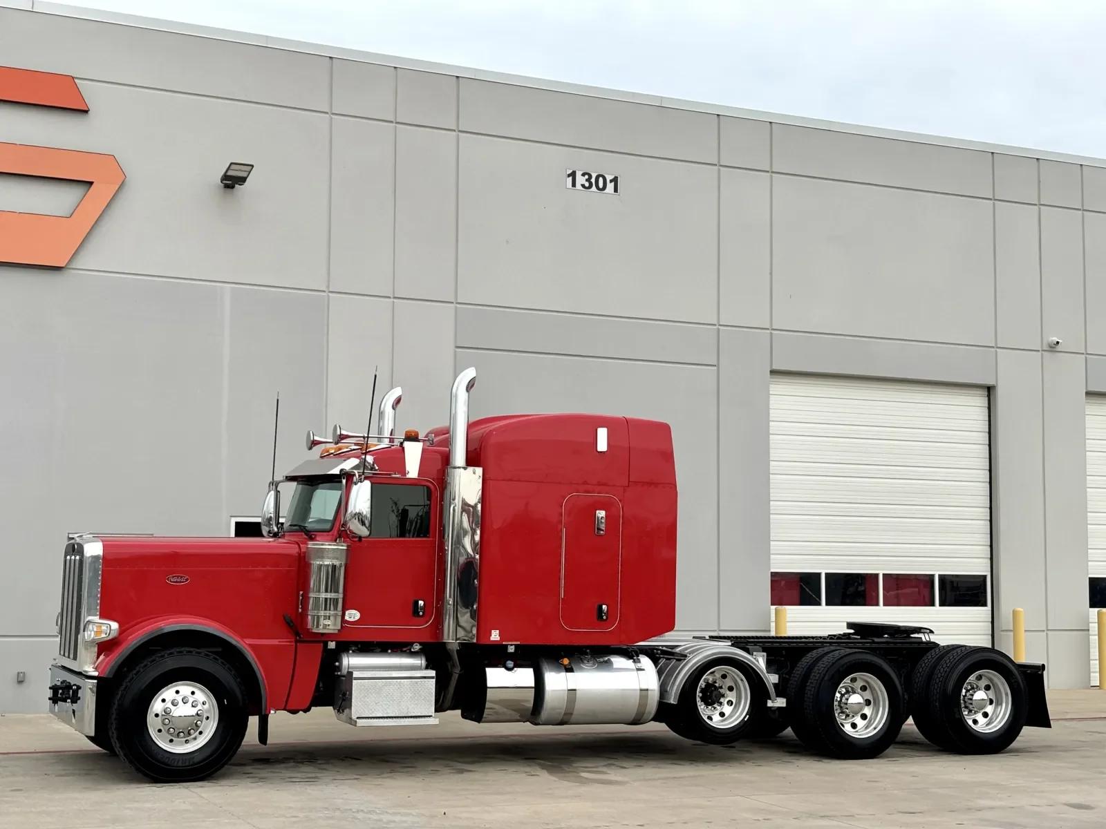 2024 Peterbilt 389 in Hutchins, TX — photo 2