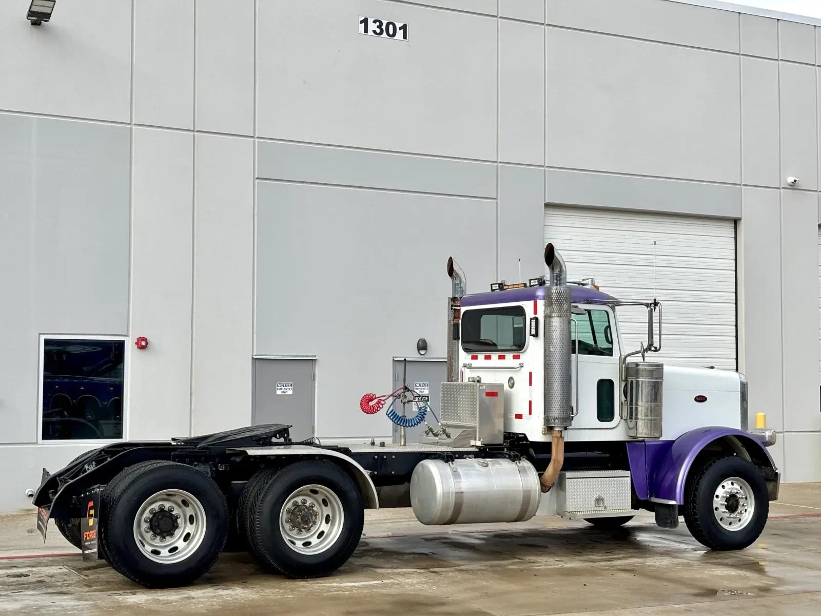 2008 Peterbilt 388 in Hutchins, TX — photo 5