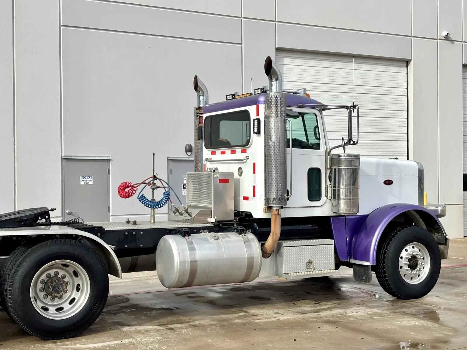 2008 Peterbilt 388 in Hutchins, TX — photo 7