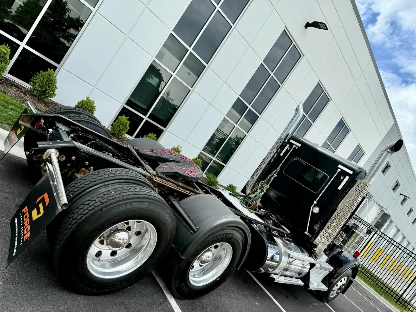 2019 Kenworth W900 in New Lenox, IL — photo 11