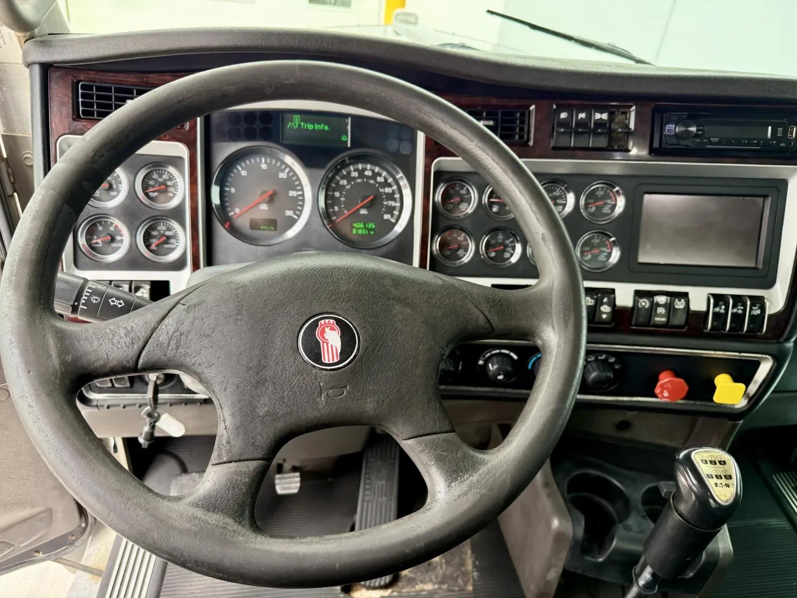 2019 Kenworth W900 in New Lenox, IL — photo 16