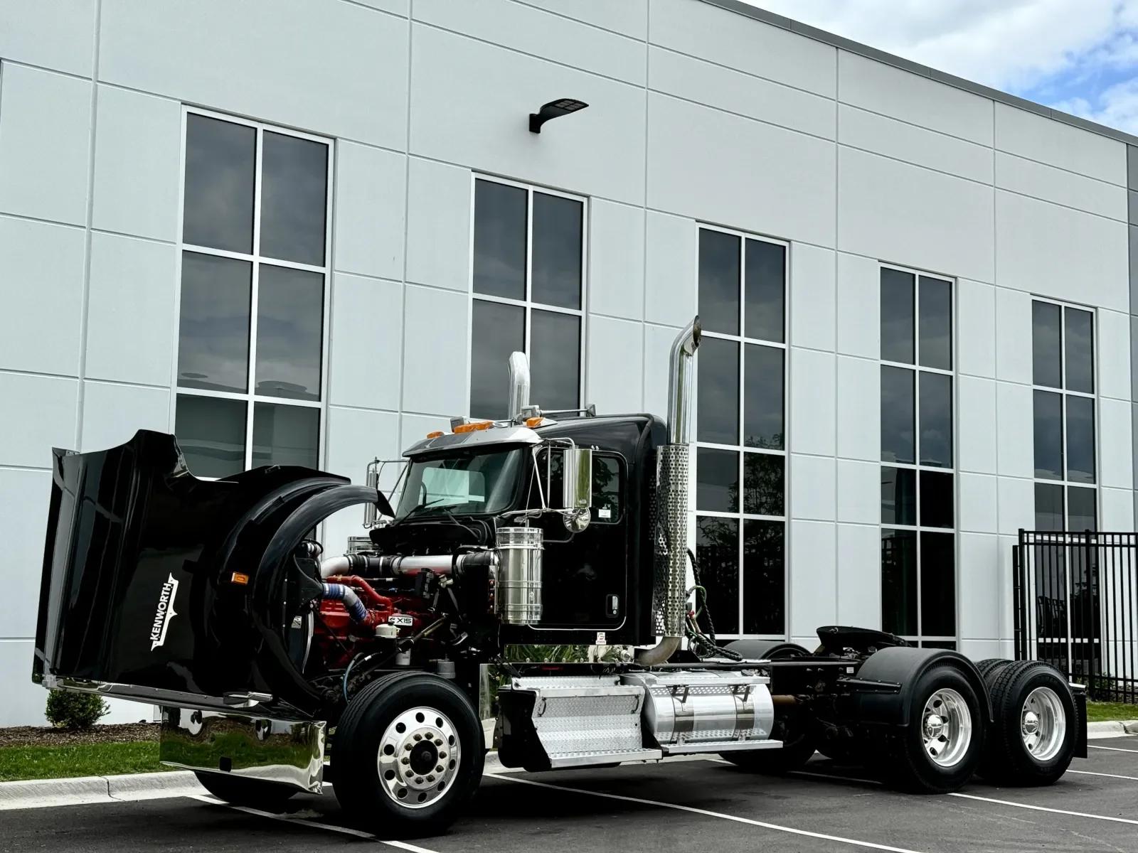 2019 Kenworth W900 in New Lenox, IL — photo 10