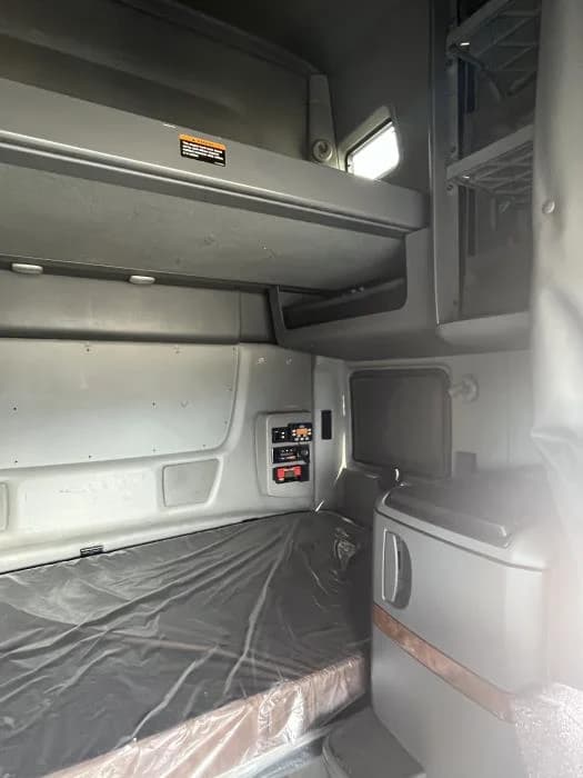 2022 International LT in Kansas City, MO — photo 13