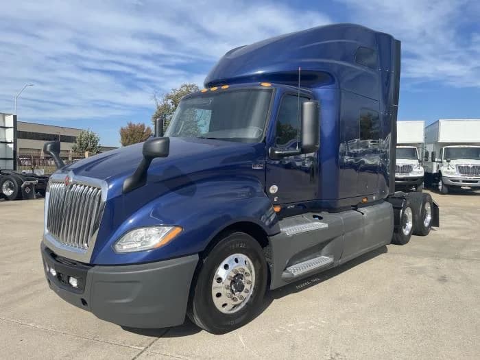 2022 International LT in Kansas City, MO — photo 2