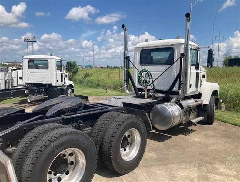 2026 Mack Pinnacle in La Vergne, TN — photo 3