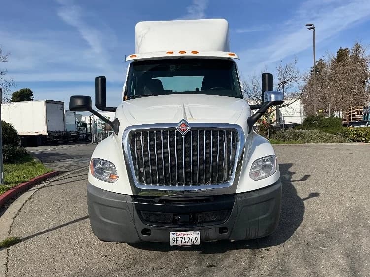 2019 International LT in West Sacramento, CA — photo 2