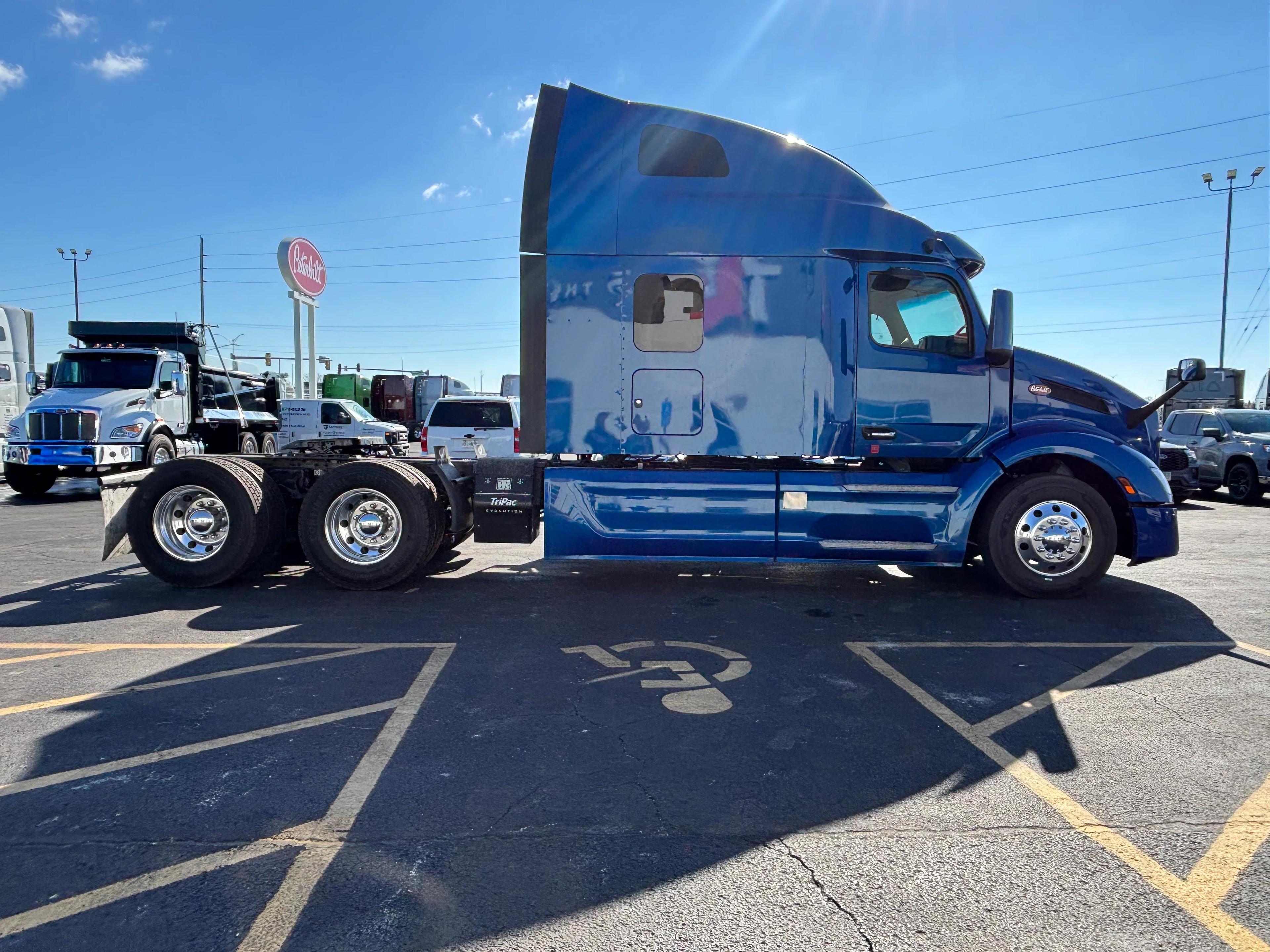 2023 Peterbilt 579 in Springfield, MO — photo 6