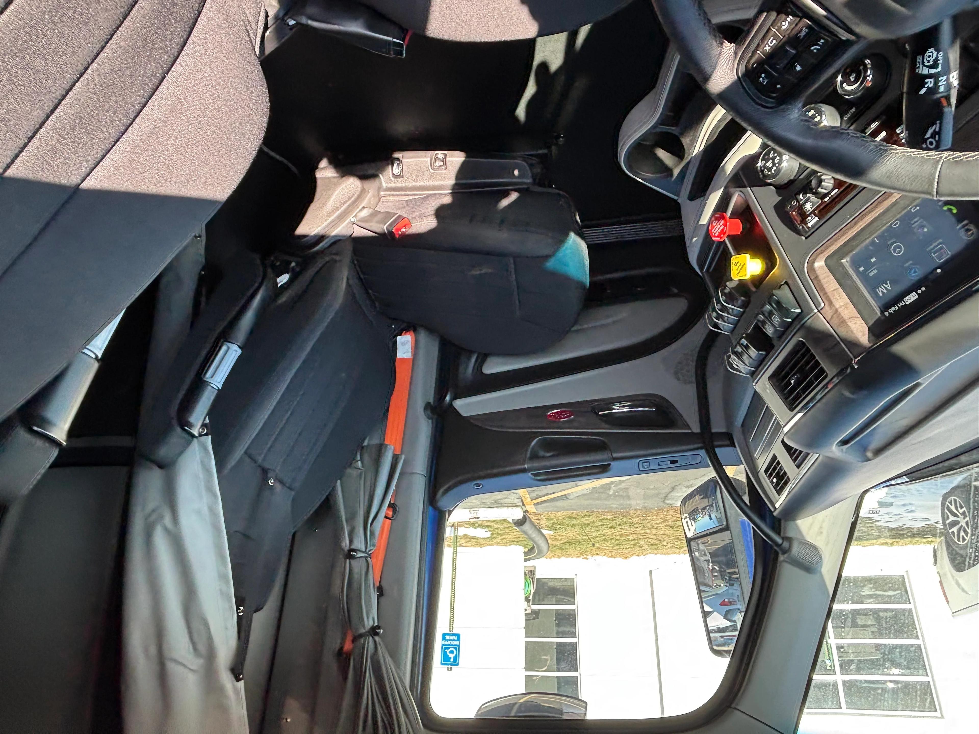 2023 Peterbilt 579 in Springfield, MO — photo 14