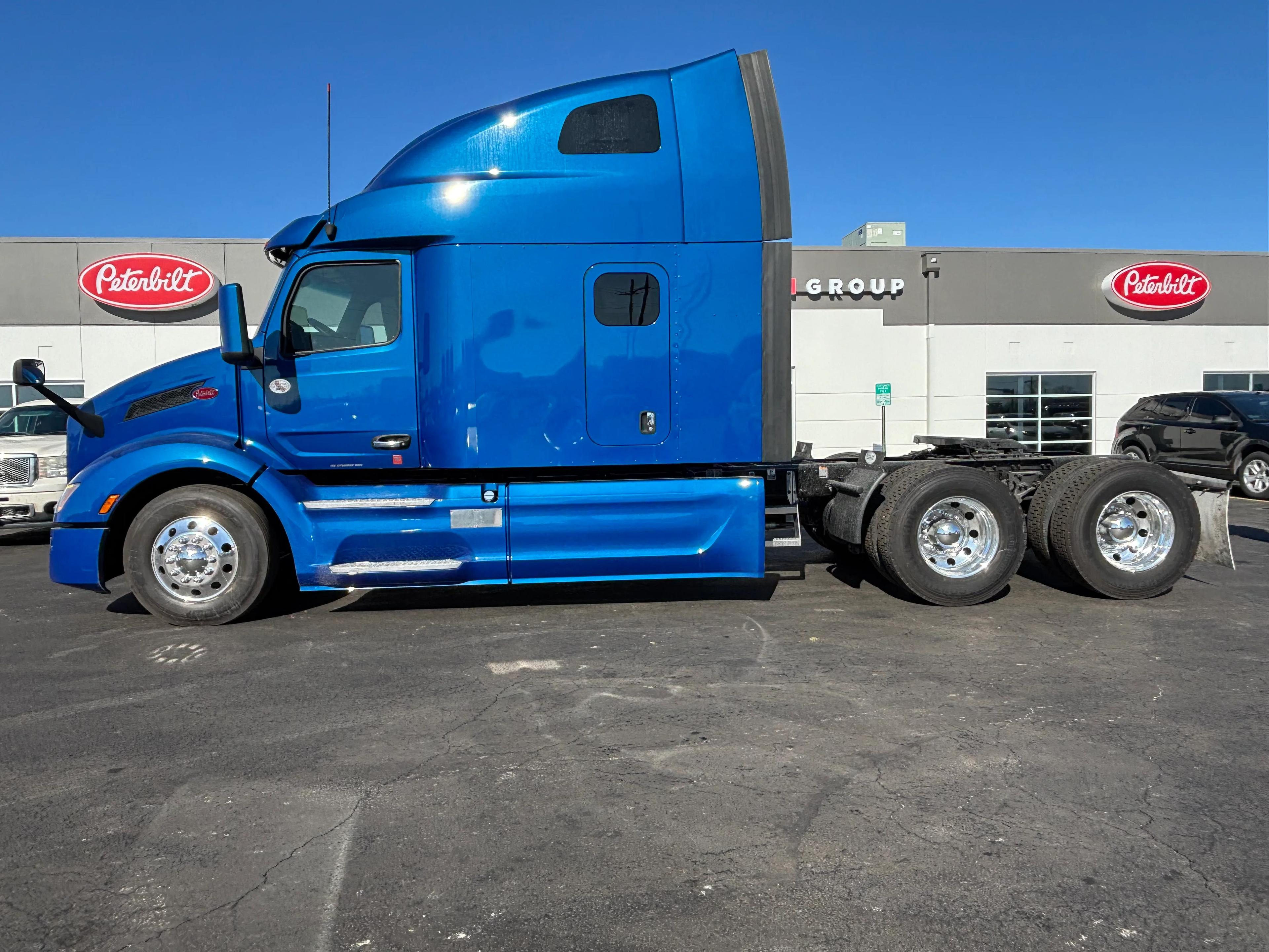 2023 Peterbilt 579 in Springfield, MO — photo 2