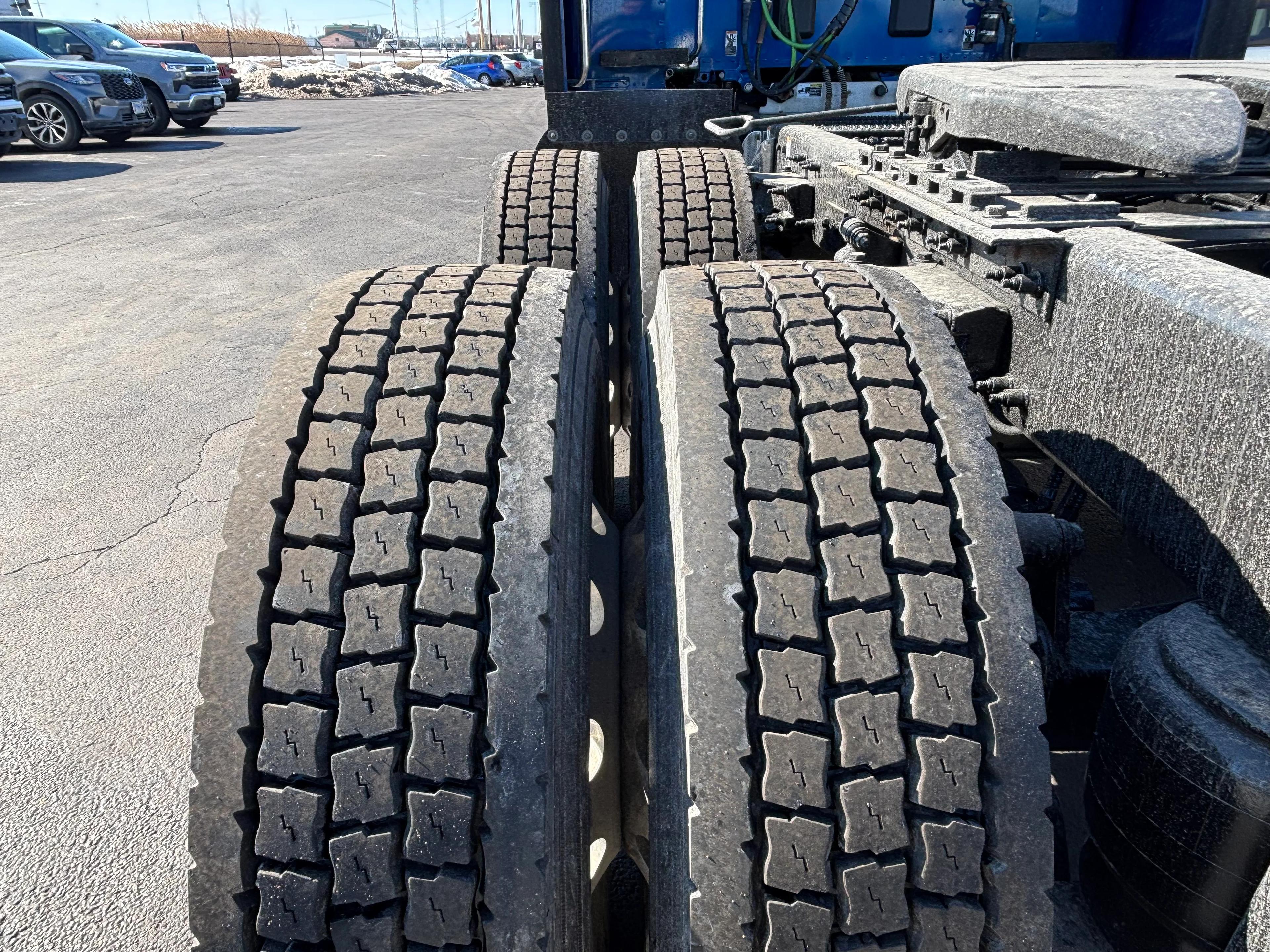 2023 Peterbilt 579 in Springfield, MO — photo 8