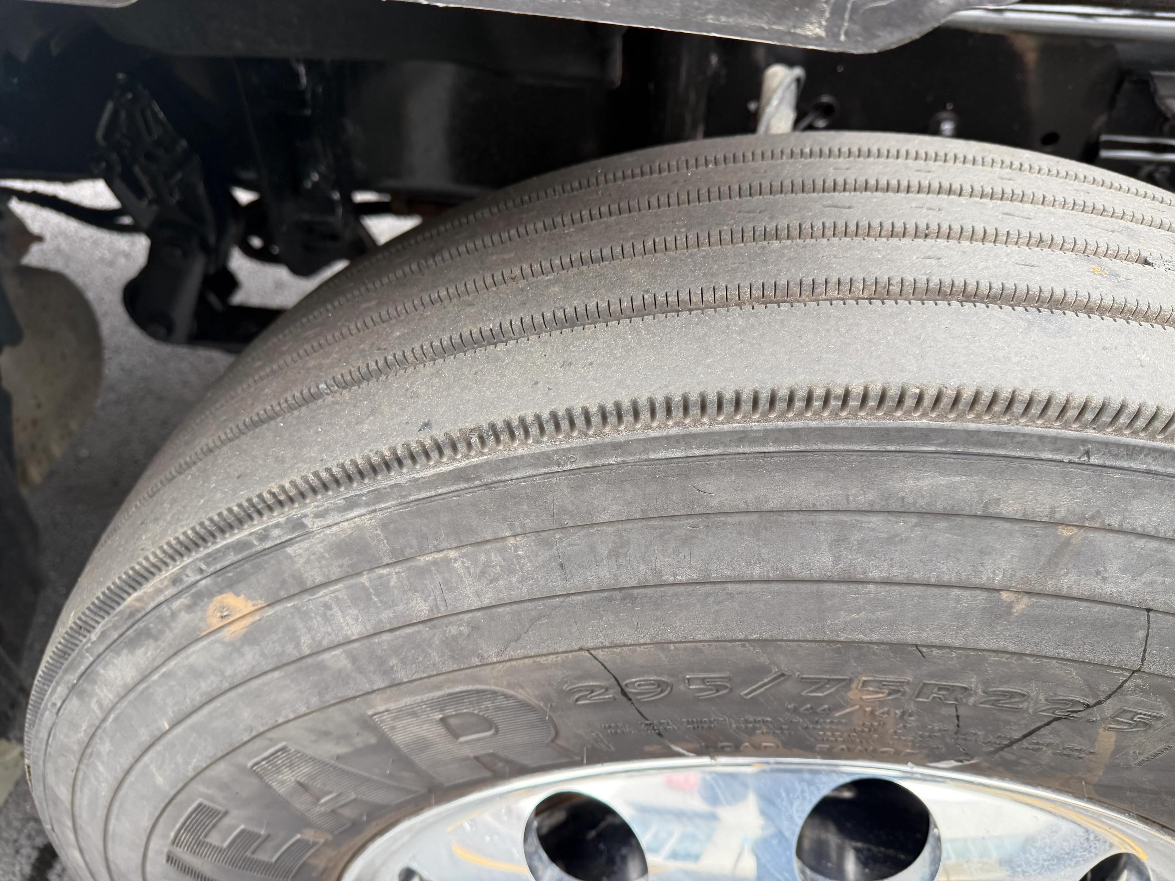 2019 Freightliner Cascadia in Cincinnati, OH — photo 11