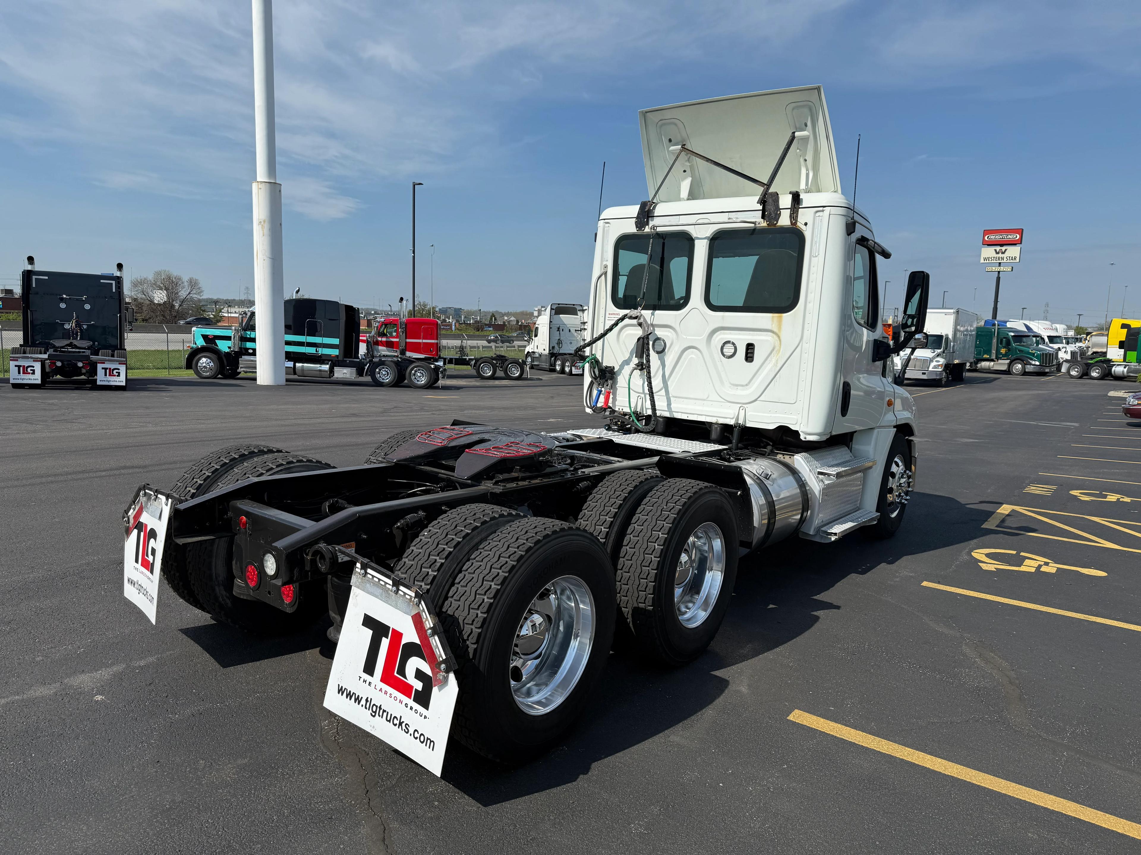2019 Freightliner Cascadia in Cincinnati, OH — photo 5