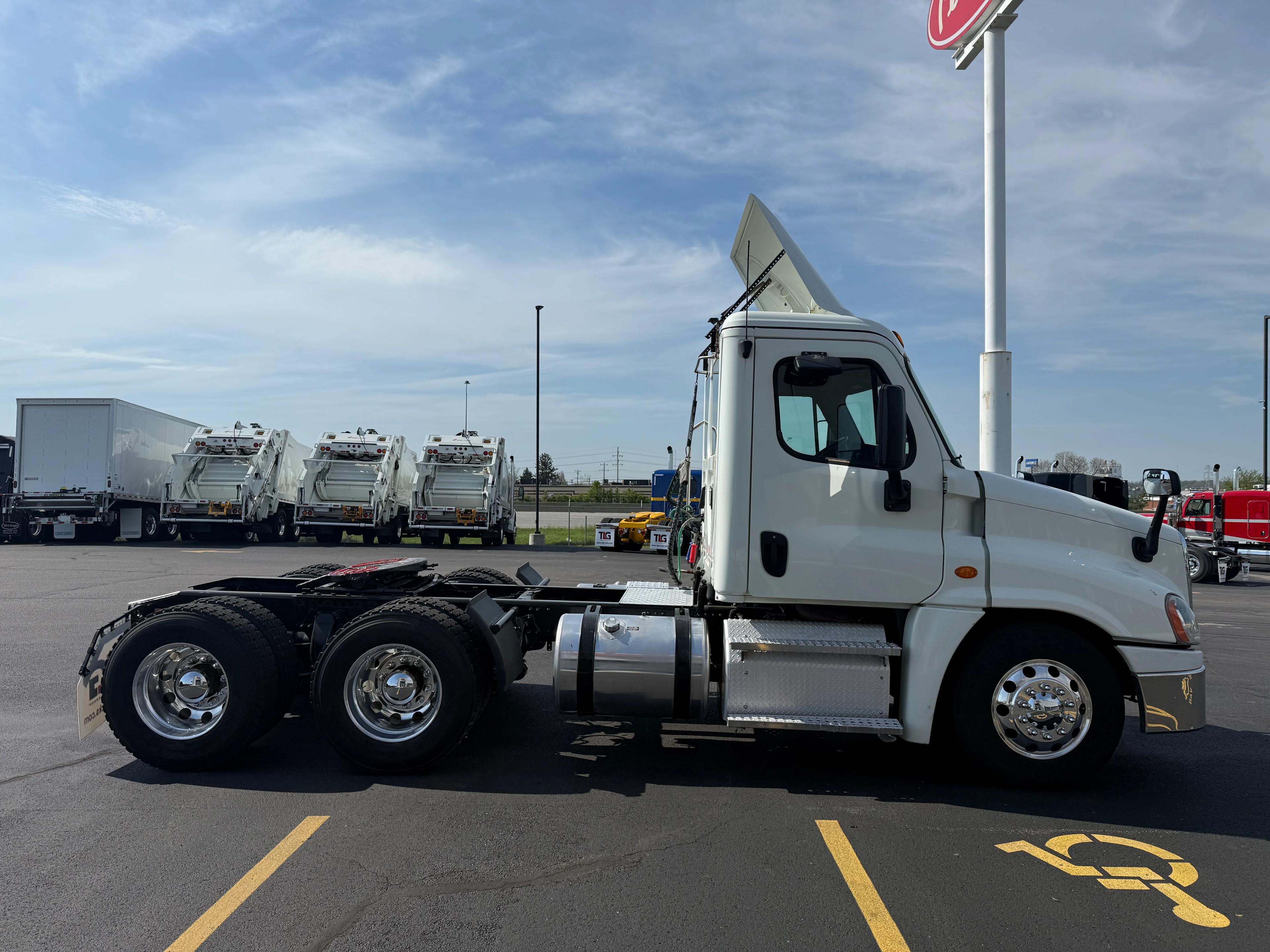 2019 Freightliner Cascadia in Cincinnati, OH — photo 6