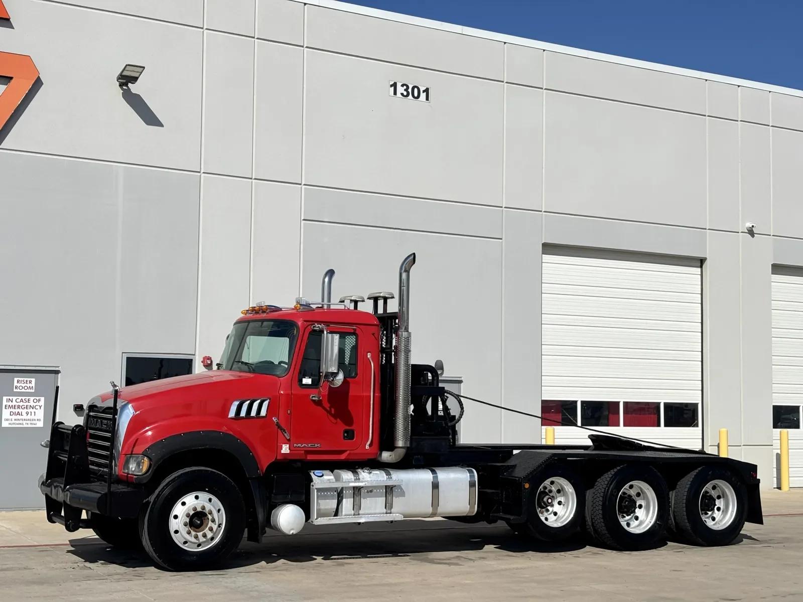 2016 Mack Granite in Hutchins, TX — photo 2