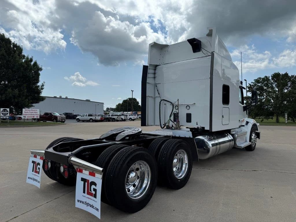 2022 Peterbilt 567 in Springfield, MO — photo 5