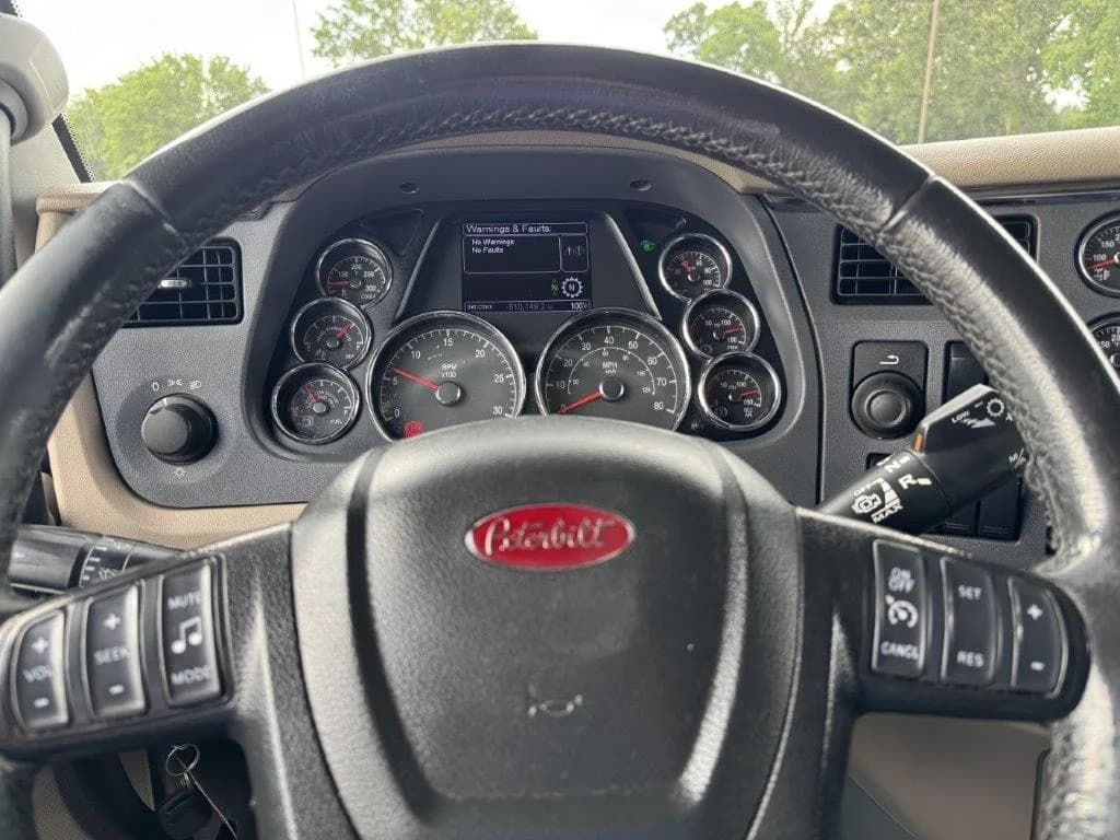 2022 Peterbilt 567 in Springfield, MO — photo 11