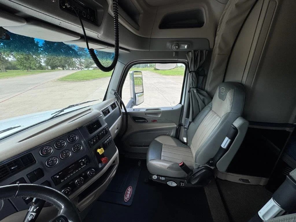 2022 Peterbilt 567 in Springfield, MO — photo 12