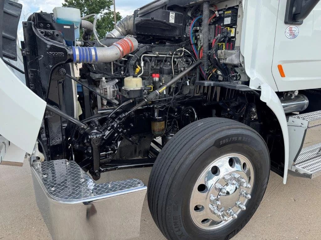 2022 Peterbilt 567 in Springfield, MO — photo 9