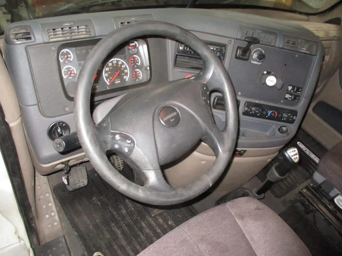 2015 Freightliner Cascadia in Commerce City, CO — photo 7