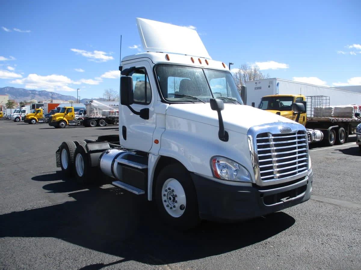 2015 Freightliner Cascadia in Commerce City, CO — photo 3