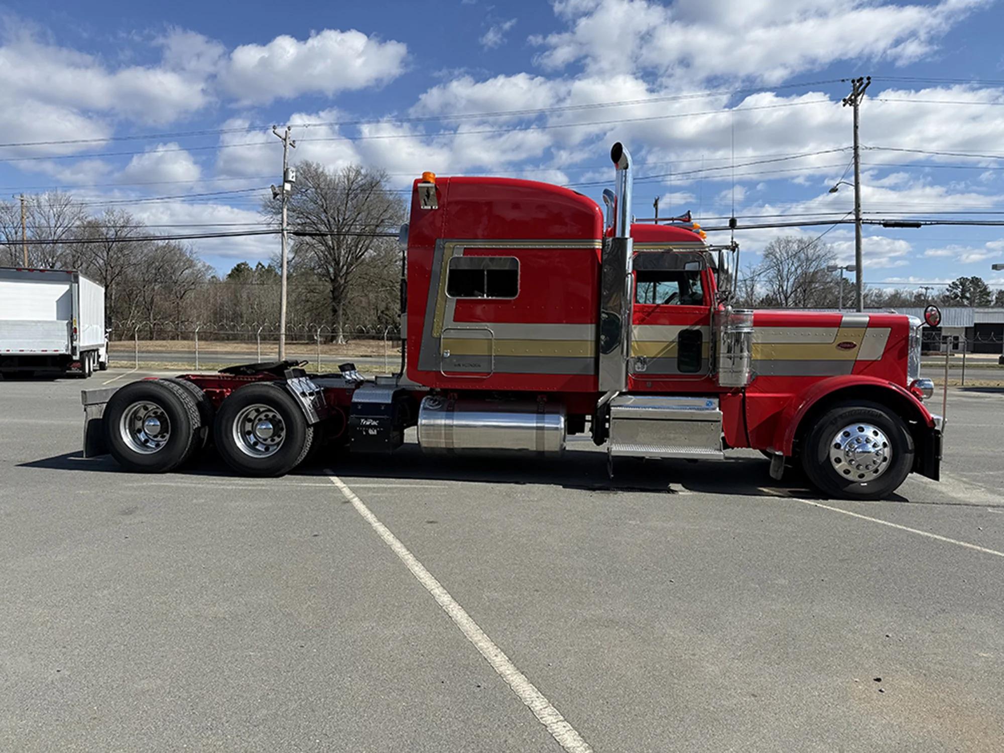 2021 Peterbilt 389 in Albuquerque, NM — photo 3
