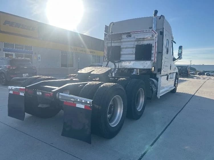 2019 Freightliner Cascadia in Houston, TX — photo 6