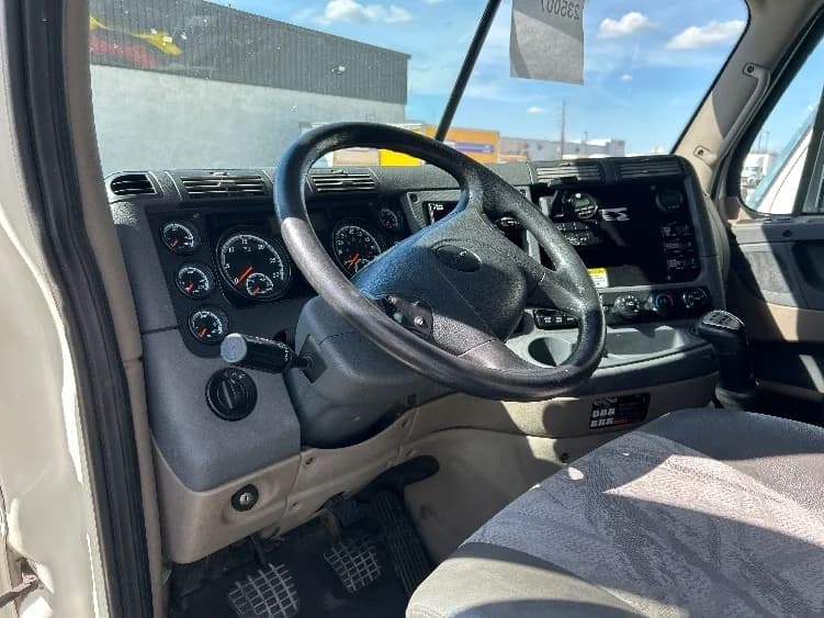 2019 Freightliner Cascadia in Houston, TX — photo 9