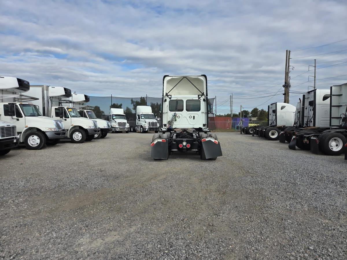 2020 Freightliner Cascadia in St. Rose, LA — photo 5