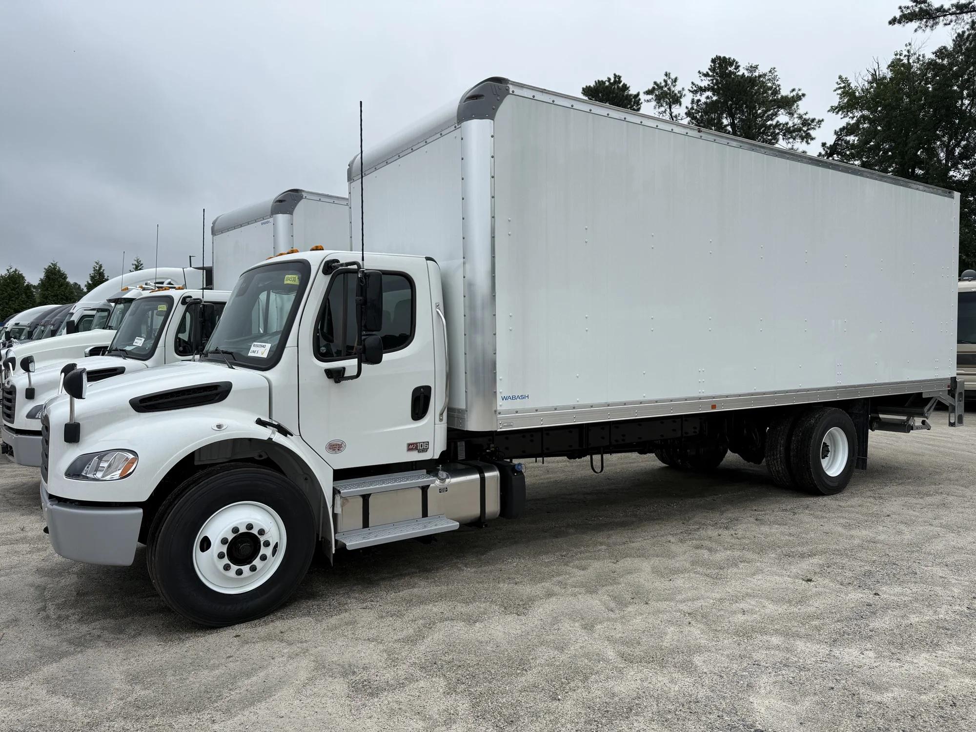 2026 Freightliner M2 106 — photo 2