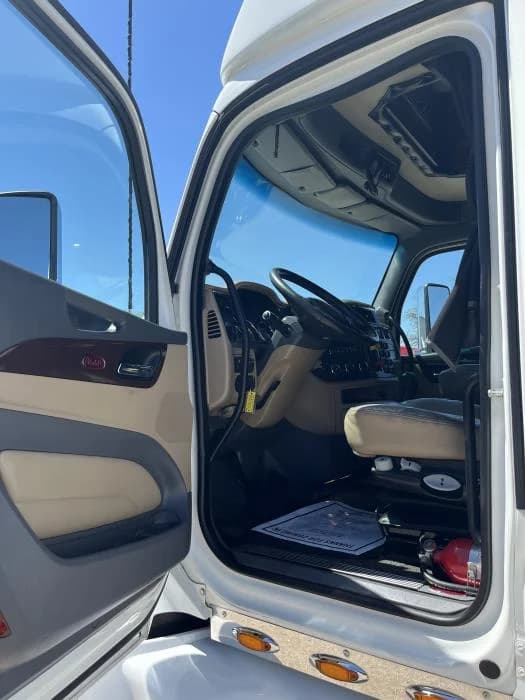 2015 Peterbilt 579 — photo 11