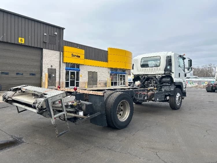 2020 Isuzu FTR in Montgomery, NY — photo 8