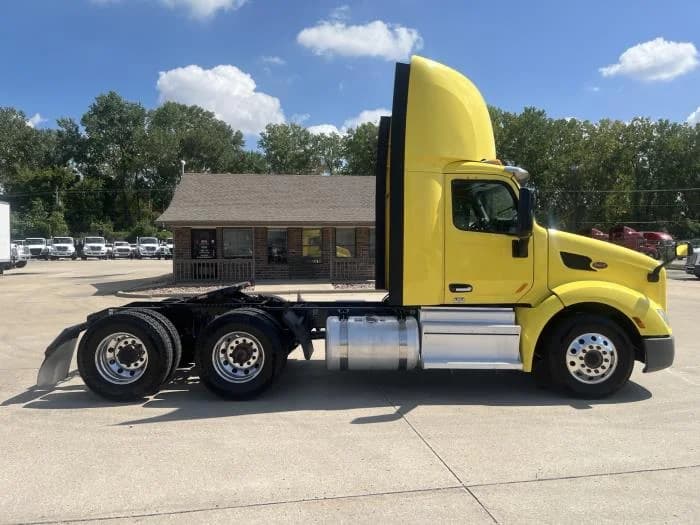2021 Peterbilt 579 in Kansas City, MO — photo 6