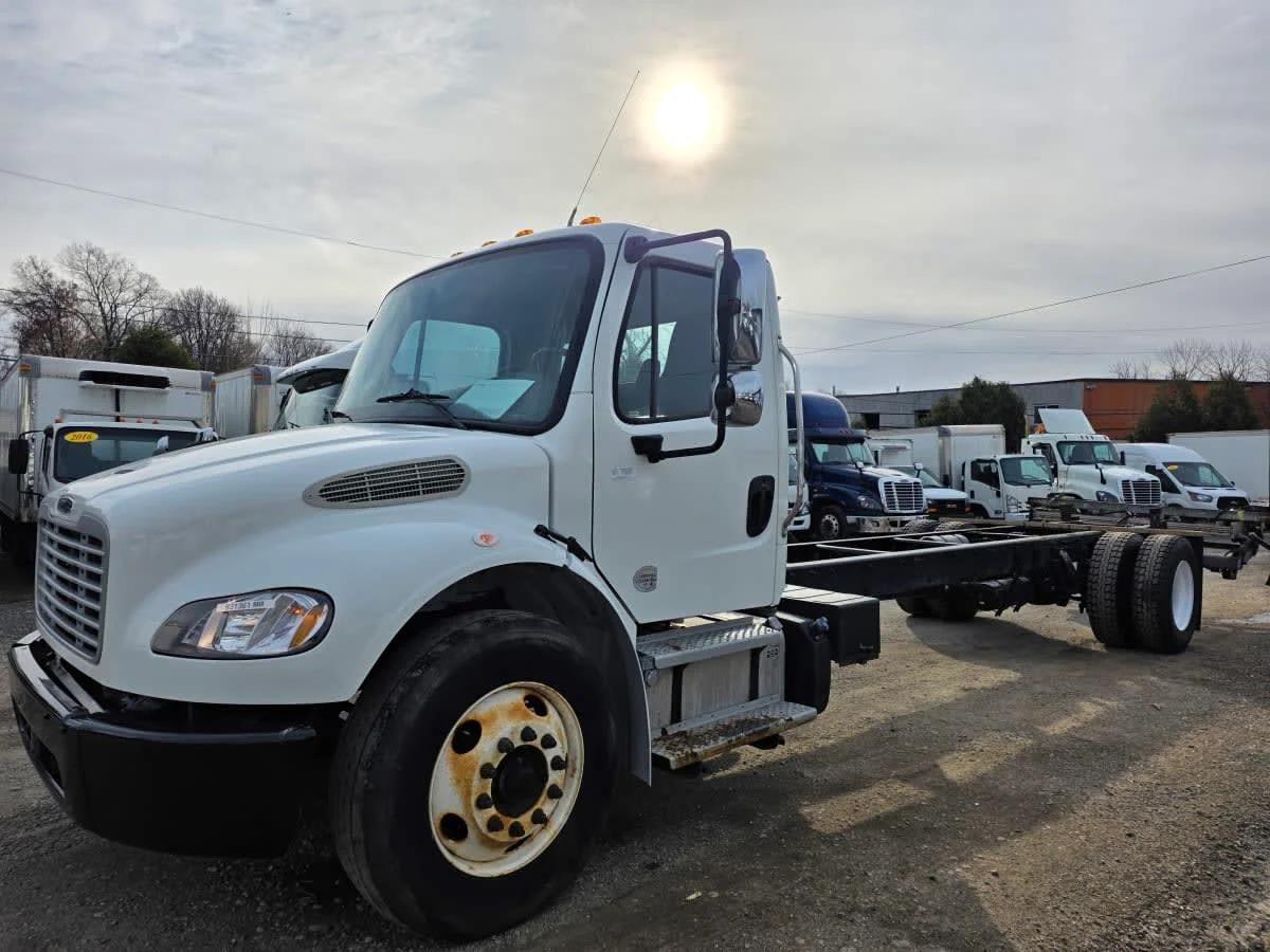 2019 Freightliner M2 106