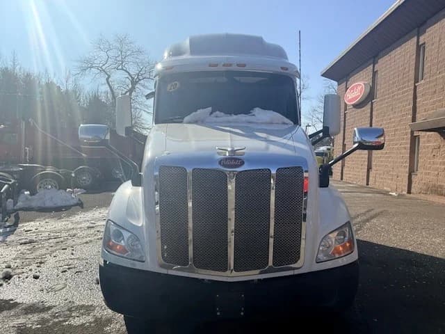 2021 Peterbilt 579 in ALLENTOWN, PA — photo 6