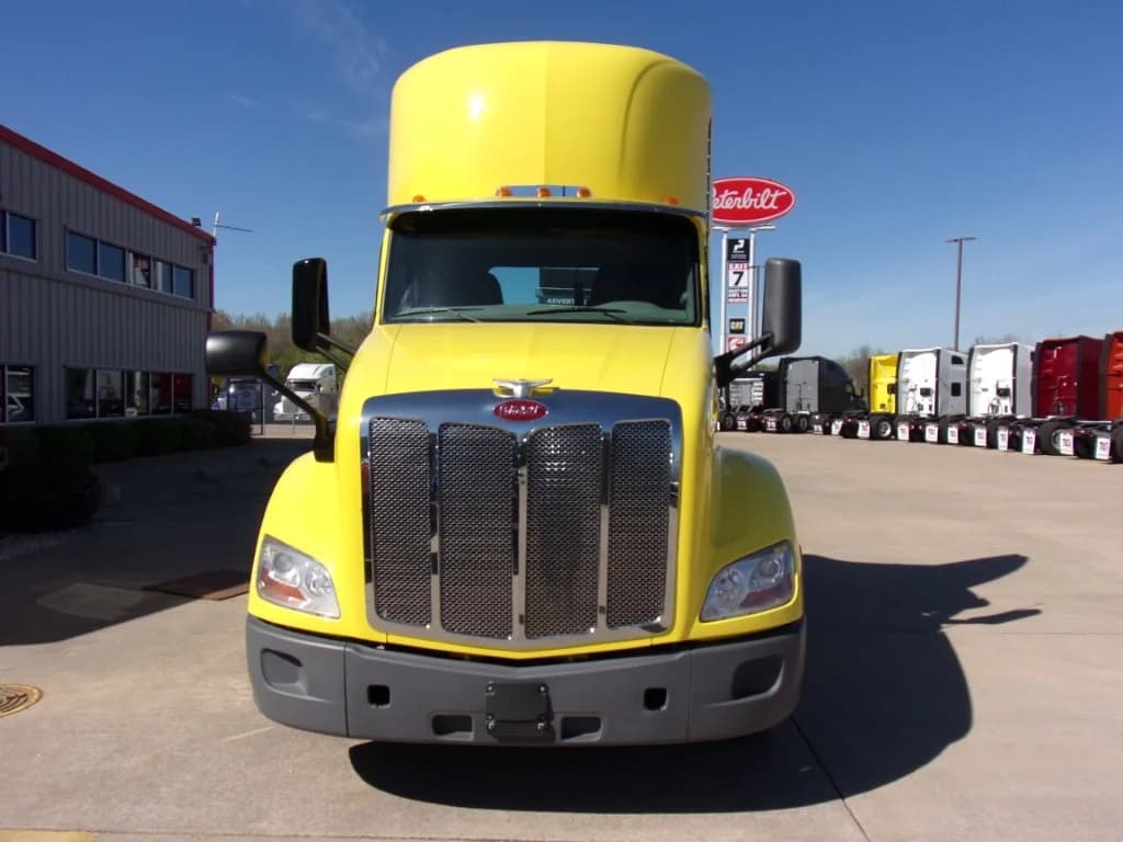 2021 Peterbilt 579 in Fort Smith, AR — photo 2
