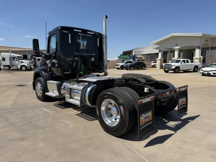 2021 Peterbilt 579 — photo 4