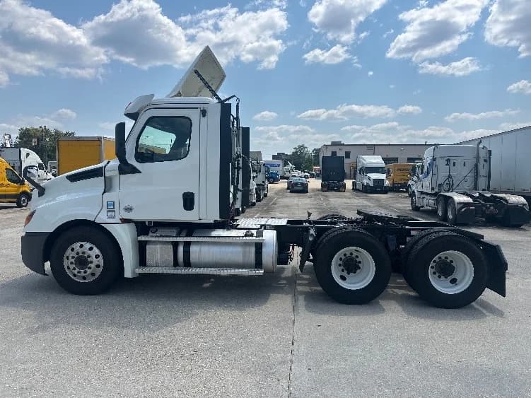 2020 Freightliner Cascadia in Hammond, LA — photo 4