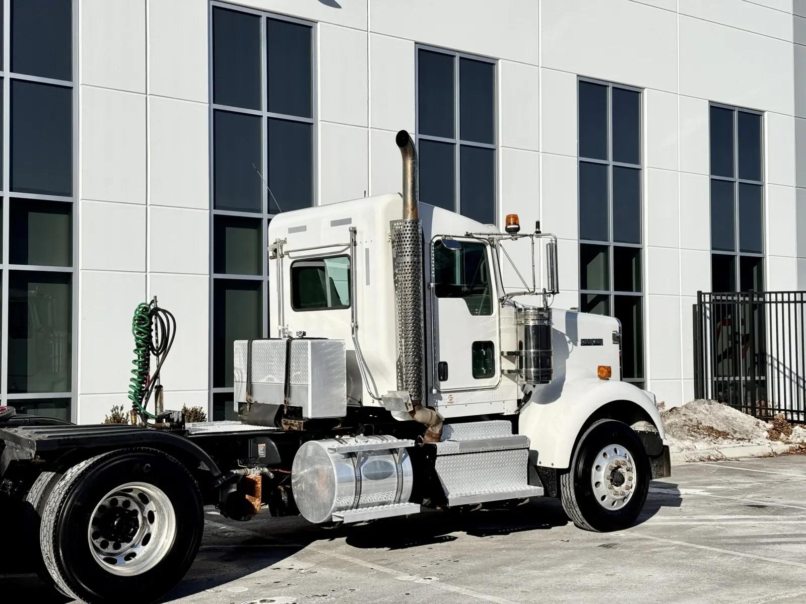 2020 Kenworth W900 in New Lenox, IL — photo 7