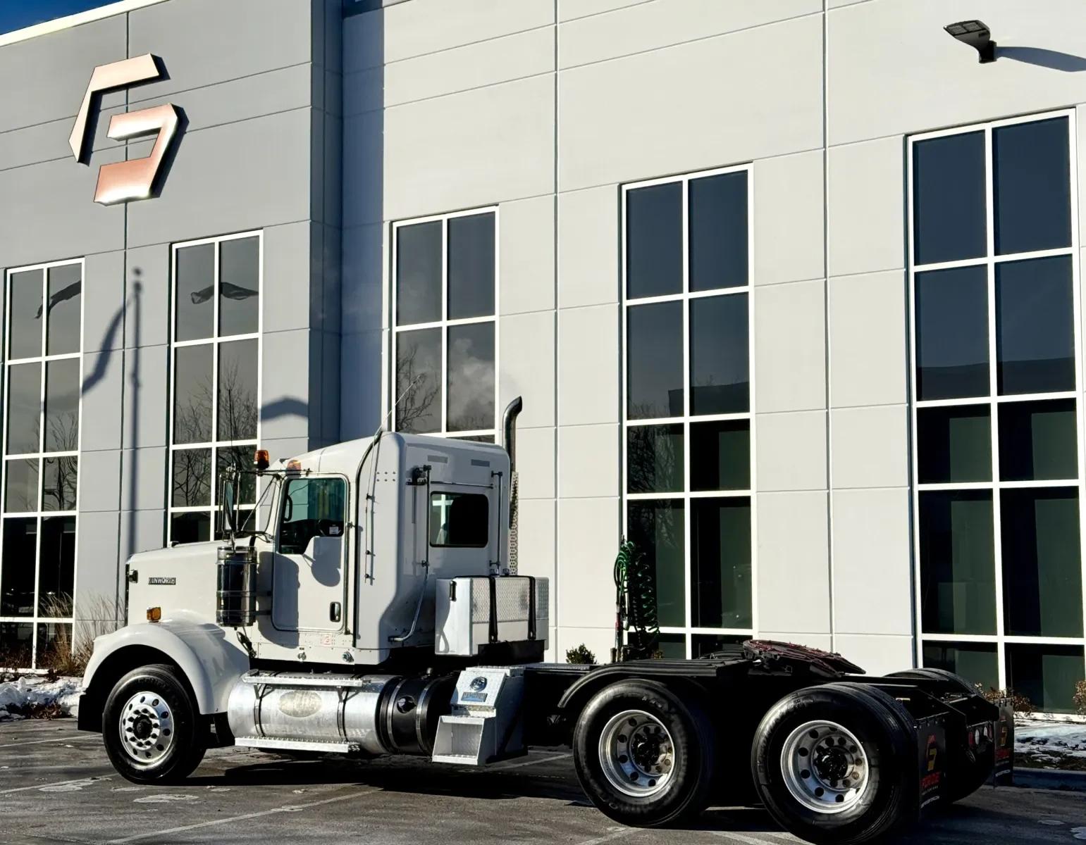 2020 Kenworth W900 in New Lenox, IL — photo 6