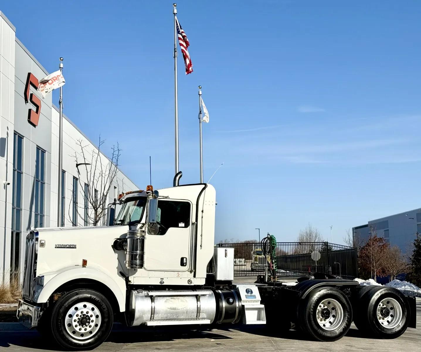 2020 Kenworth W900