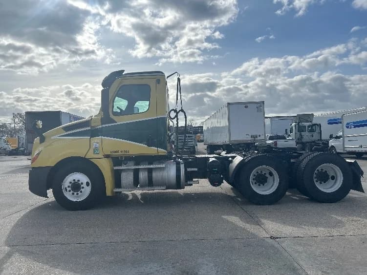 2021 Freightliner Cascadia in Hammond, LA — photo 4