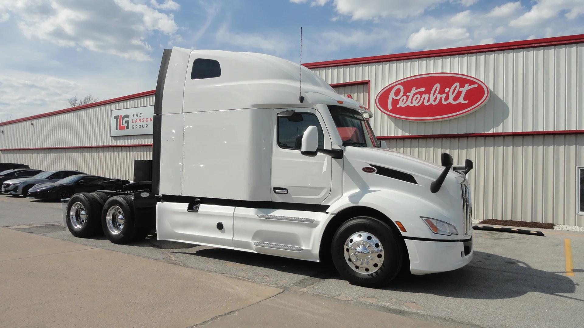 2024 Peterbilt 579 in O'Fallon, MO — photo 2
